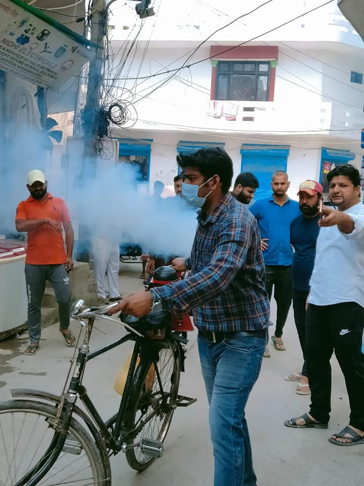rajeevchh's tweet photo. दल्लूपुरा गाँव में मच्छरों से छेत्र को सुरक्षित रखने के लिए सभी गलियों में फॉगिंग कराई।
@narendramodi 
@JPNadda 
@AmitShah 
@myogiadityanath 
@adeshguptabjp 
@siddharthanbjp 
@GautamGambhir 
@rameshbidhuri https://t.co/yo8AzlerZo