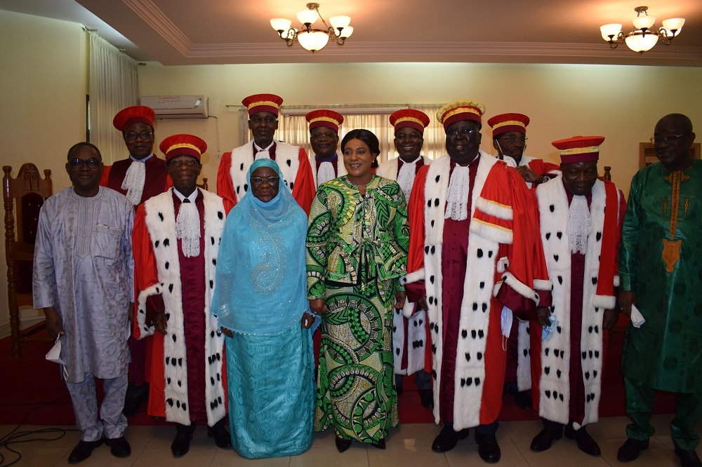 kmnatchaba's tweet photo. Toutes nos félicitations à Mme le Médiateur de la République qui a prêté serment hier. Il s'agit d'un pas de plus en matière d'amélioration de la gouvernance de notre pays. https://t.co/TgSMtPO4nD
