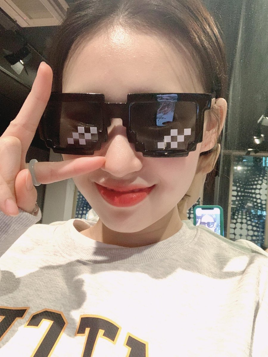 [🦊🌎] 📸 2021.10.26

" 멋쟁이 안경 썼다😎 "

#ELLY #엘리 #위키미키