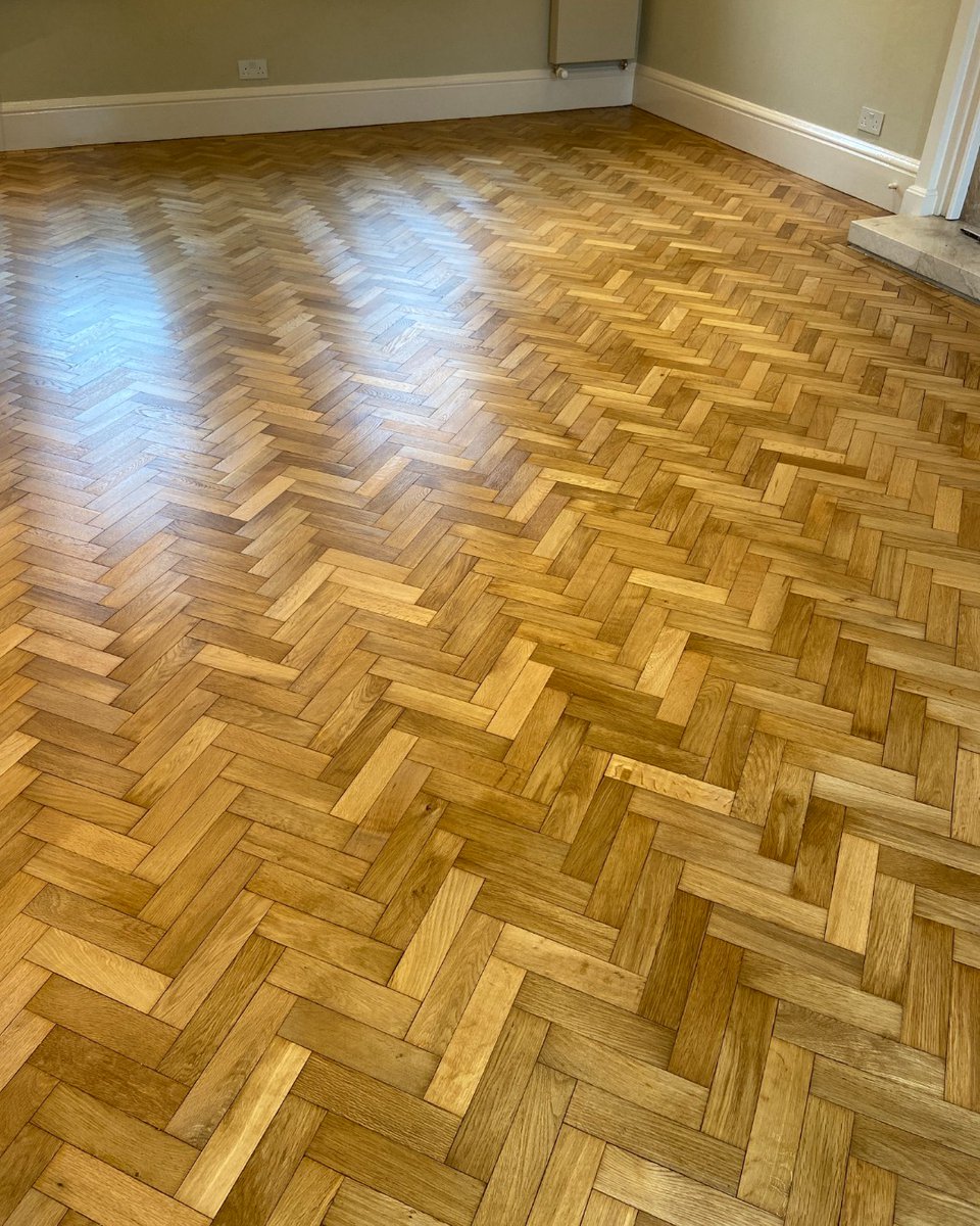 Artofclean's tweet photo. 👀👀What an amazing parquet oak floor our client has, so stylish and on trend. This floor was restored using Pallmann UK Lacquer by our technicians Joao, Craig and Cameron. 👀👀 | #woodfloorsanding #floorrestoration #floorsanding #pallmann #floorcare #Cambridgeshire https://t.co/yPxISg808u