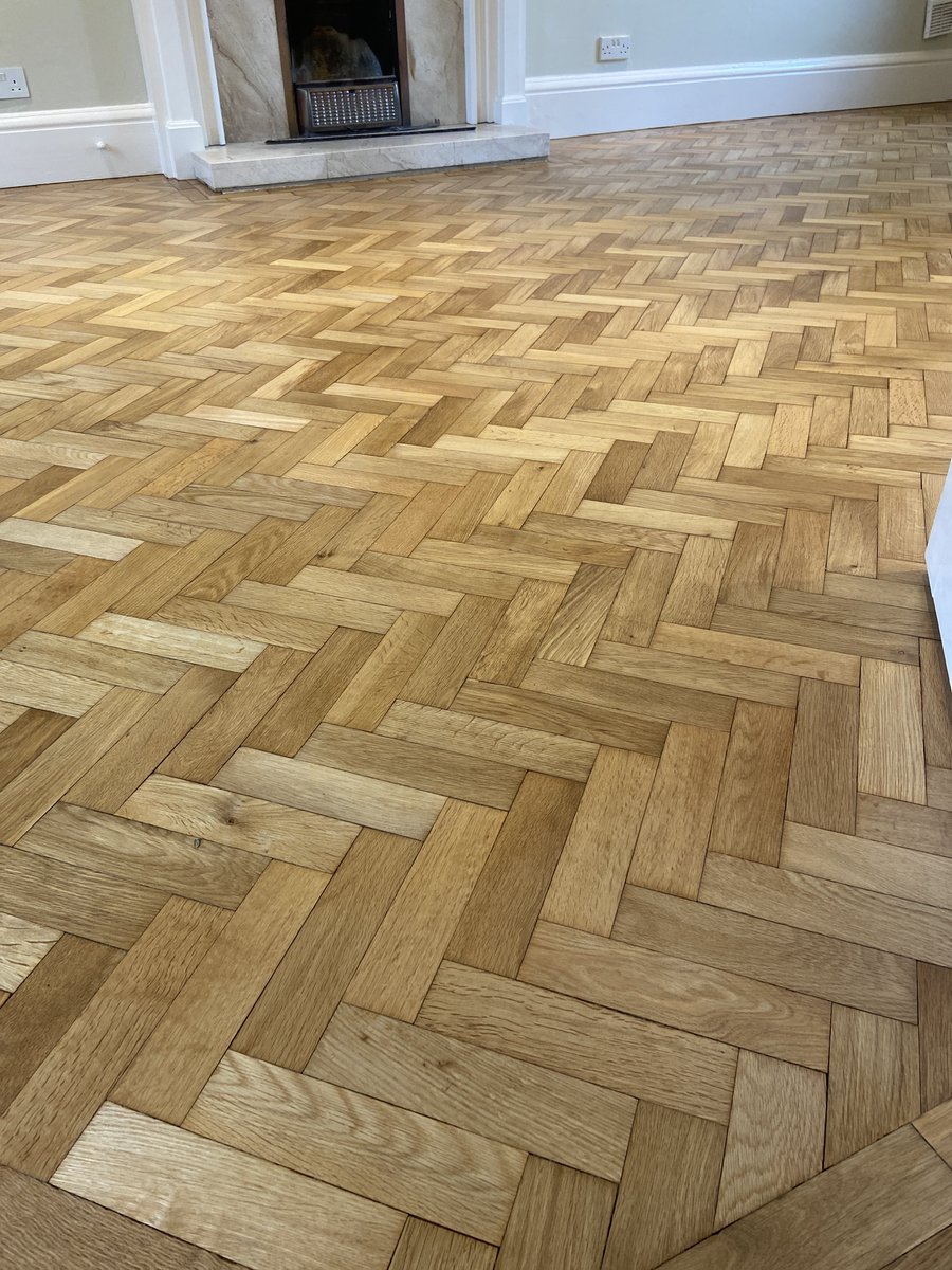 Artofclean's tweet photo. 👀👀What an amazing parquet oak floor our client has, so stylish and on trend. This floor was restored using Pallmann UK Lacquer by our technicians Joao, Craig and Cameron. 👀👀 | #woodfloorsanding #floorrestoration #floorsanding #pallmann #floorcare #Cambridgeshire https://t.co/yPxISg808u