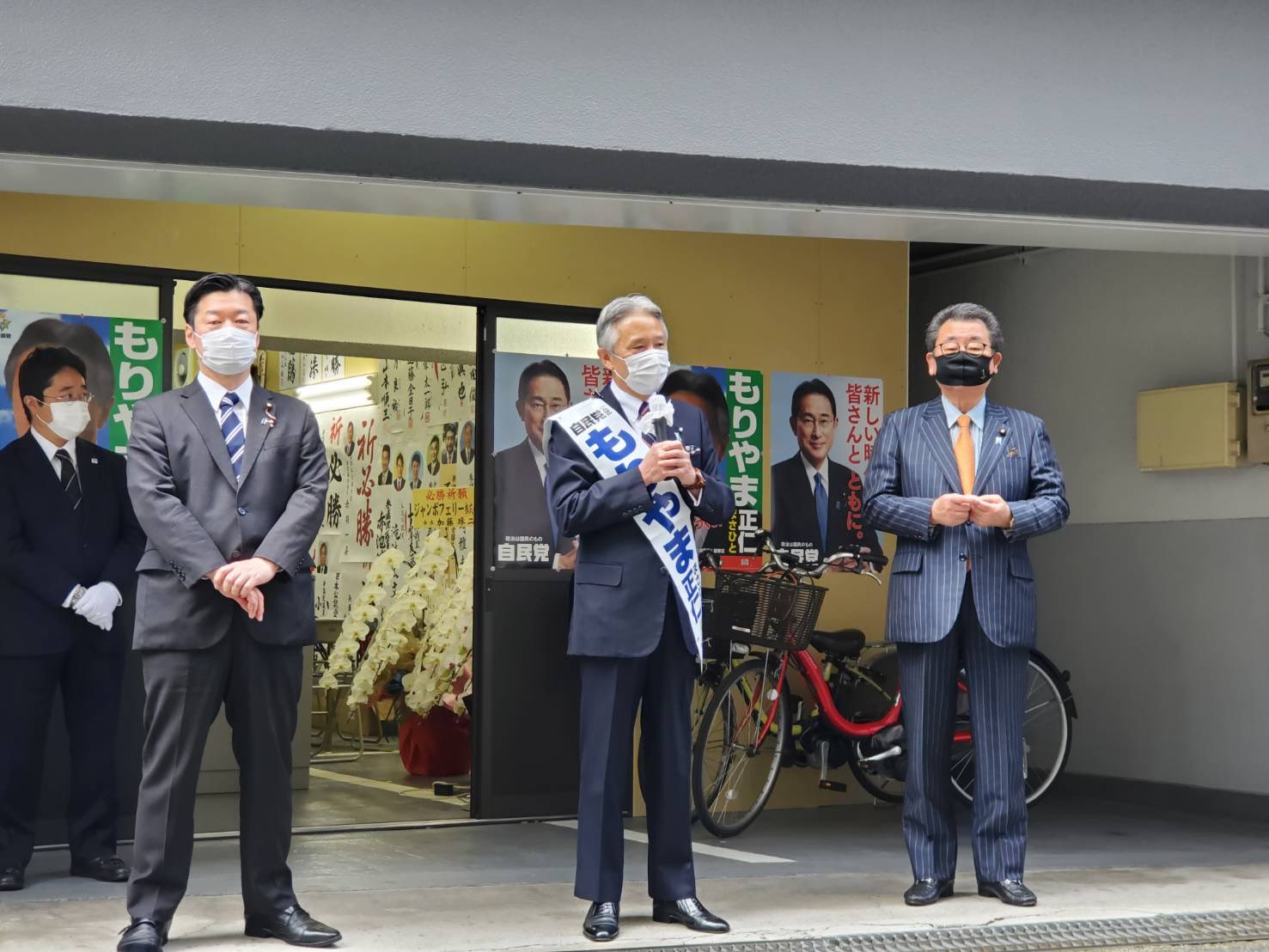 加田裕之 かだひろゆき 参議院議員 自民党 兵庫県 日本遺族会会長の水落敏栄参議院議員が もりやま正仁候補 の応援に 水落先生は 参院議院運営委員会委員長をつとめており コロナ禍での緊急事態宣言などの国会報告の議事進行をつとめられました