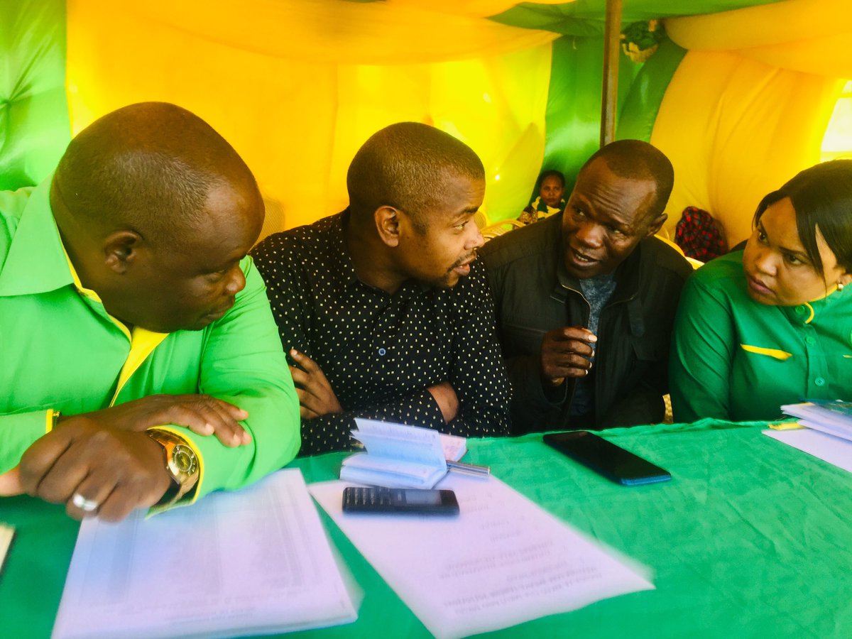 DcMwangwala's tweet photo. Wajumbe wa Chama Cha Mapinduzi Ccm wampitisha Emanuel Ole Shangai kugombea ubunge wa Jimbo la Ngorongoro kwa kura za maoni.

@victoriacharlz @KenaniKihongos1 @uvccm_tz @MEDIATREEONL @uvccmhq @ccm_tanzania https://t.co/bz1zlNhSt3