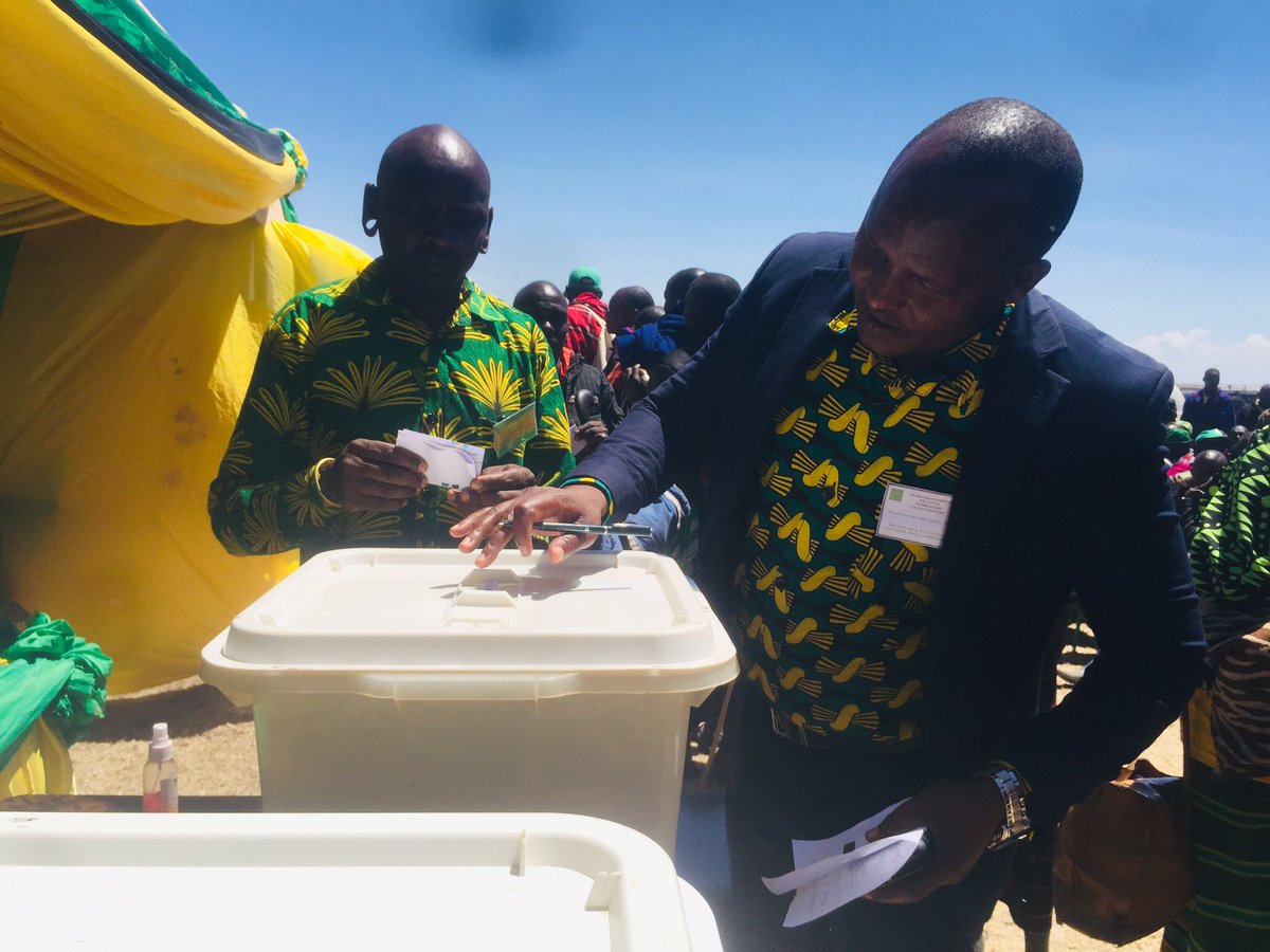 DcMwangwala's tweet photo. Wajumbe wa Chama Cha Mapinduzi Ccm wampitisha Emanuel Ole Shangai kugombea ubunge wa Jimbo la Ngorongoro kwa kura za maoni.

@victoriacharlz @KenaniKihongos1 @uvccm_tz @MEDIATREEONL @uvccmhq @ccm_tanzania https://t.co/bz1zlNhSt3