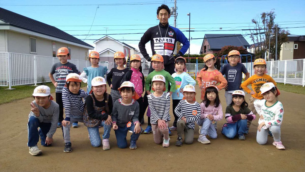 otofukechiiki's tweet photo. みなさんこんにちは！！
今回も幼児サッカー教室を実施し、「宝来こども園」を訪問させていただきました！！
元気のよいこどもたちばかりでたくさんパワーをもらいました(^^)
詳しくは地域おこし協力隊のフェイスブックをチェックしてみてください！
＃音更町
＃地域おこし協力隊 https://t.co/RCs5bNHVnv