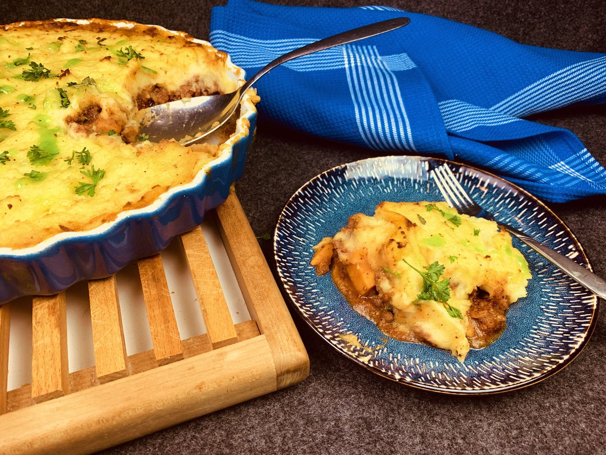 GGoodtaste's tweet photo. Smoky Mediterranean Shepherd’s Pie has a smoky flavored meat combination enhanced with sweet potatoes & kale. The creamy mashed potatoes cover the top of the pie. Inspired by a #DorieGreenspan #EverydayDorie recipe,
find our version ➡️ https://t.co/ZLvXciWKRj #recipes #Food https://t.co/jL5YfixLK0