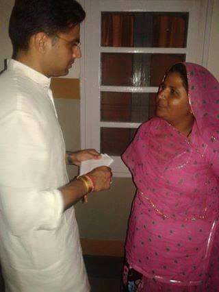 VimlaGurjarINC's tweet photo. कोई लक्ष्य इंसान के साहस से बड़ा नही, हारा वही है जो लड़ा नही♥️
@SachinPilot https://t.co/GBZdi4R7Zl