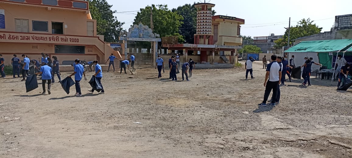 NCC_Dte_Gujarat's tweet photo. #CleanIndia
Cadets of 8 Guj NU NCC, Jamnagar carried out cleanliness drive at Theba village to promote Swachh Bharat Abhiyan
@DefencePRO_Guj
@HQ_DG_NCC
@Cmoguj @Bhupendrapbjp
@ jitu_vaghani
@drajaykumar_ias https://t.co/g1Pl1PKaXx
