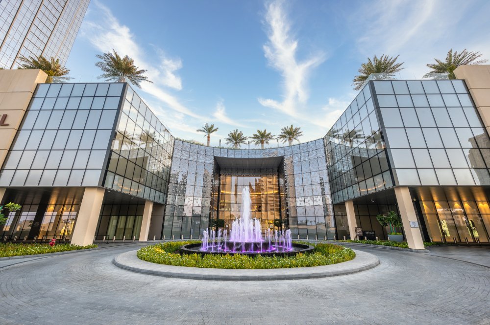unec_co's tweet photo. A combination of first-class retails and unique attractions located at the heart of Palm Jumeirah -- @NakheelMallPalm

Client: M/s New Mall Ltd (NAKHEEL)
Consultant: M/s. RSP Arch, Planner &amp; Engineers (PTE) Ltd

#UNEC #Engineering #Construction #Nakheel #Retail #Lifestyle https://t.co/PBiKC7Fhhs