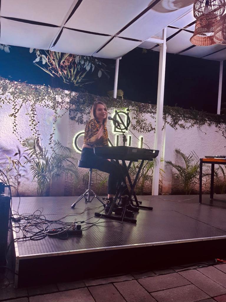 bigponymusic's tweet photo. ❤️Fue una linda fecha, gracias a todos los que el viernes nos acompañaron a @Reburra  a mi en @onili_sv , la pasamos súper bien, pronto les cuento de las próximas fechas que se vienen 😊
.
.
.
.
#bigpony #recital #elsalvador #musica https://t.co/xbWtIJAu7T