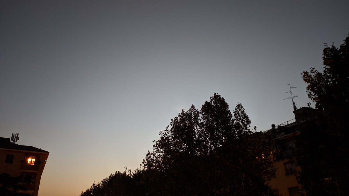 2_caffe's tweet image. È bello svegliarsi presto a volte. Prima che la città si svegli, prima delle rotture di coglioni.