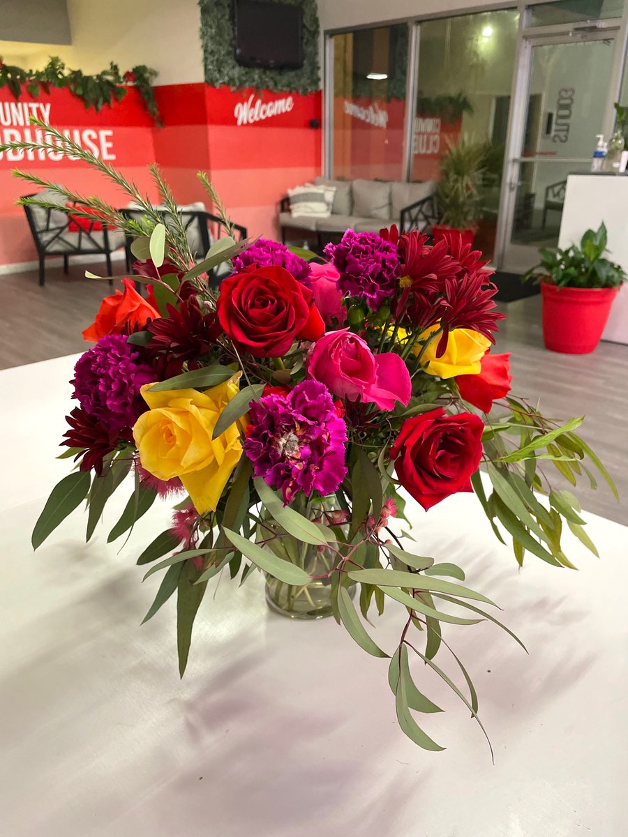 Practicing making our fresh flower centerpiece arrangements💕Just 26 days until it’s “Mrs <a href="/realtimebrandon/">Brandon Ortiz</a>” 💕🤓