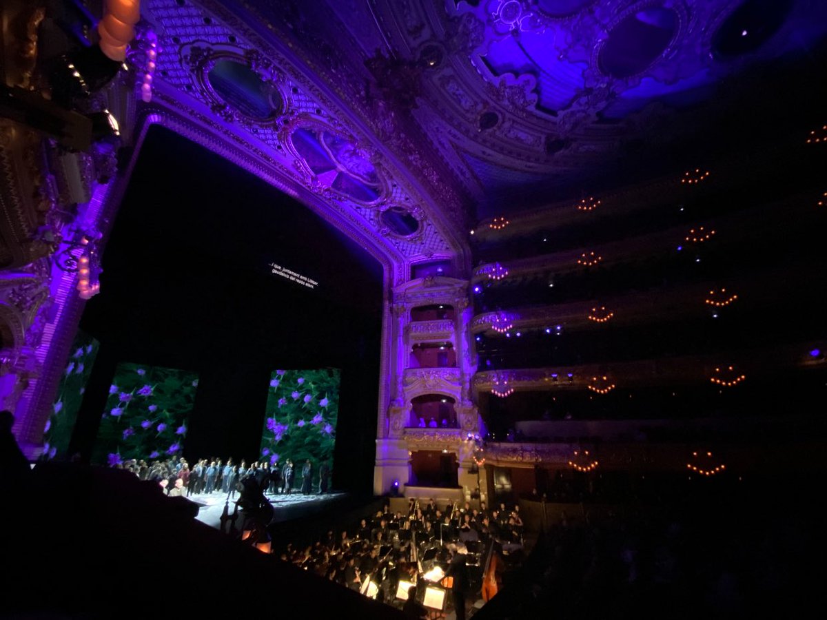 mariajangles's tweet photo. Ahora que estoy más despierta… os cuento que ayer el #WarRequiem me pareció una maravilla. La escenografía junto con la música de #Britten, sobrecogedora. La dirección de @ConductorPons, magnífica. 

#WarRequiemLiceu @Liceu_cat #OperaWorldDay #DiaMundialDeLaÓpera https://t.co/7bb8fSYNL4