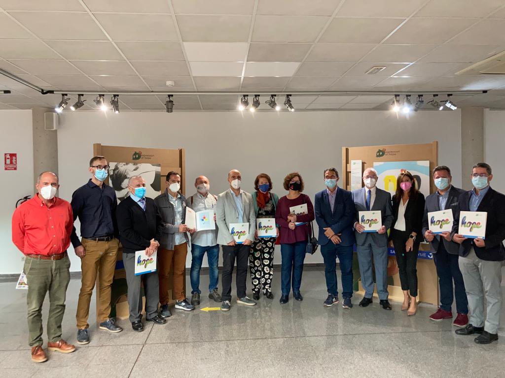 djavierreh's tweet photo. #ExpressionofHope llega a #MolinadeSegura Puedes visitarla en la Sala #ElJardín hasta el próximo 2 de noviembre. Muchas gracias a todos por la fenomenal acogida! @Hospital_Molina @riberasalud @FEDER_ONG @dgenesmurcia @SanofiES @RarasReales Siempre al lado de los pacientes!. https://t.co/0ZPa71i36v