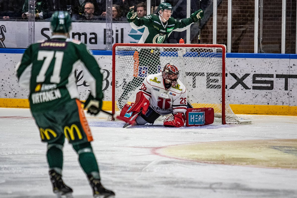 The Wolfpack tweet media