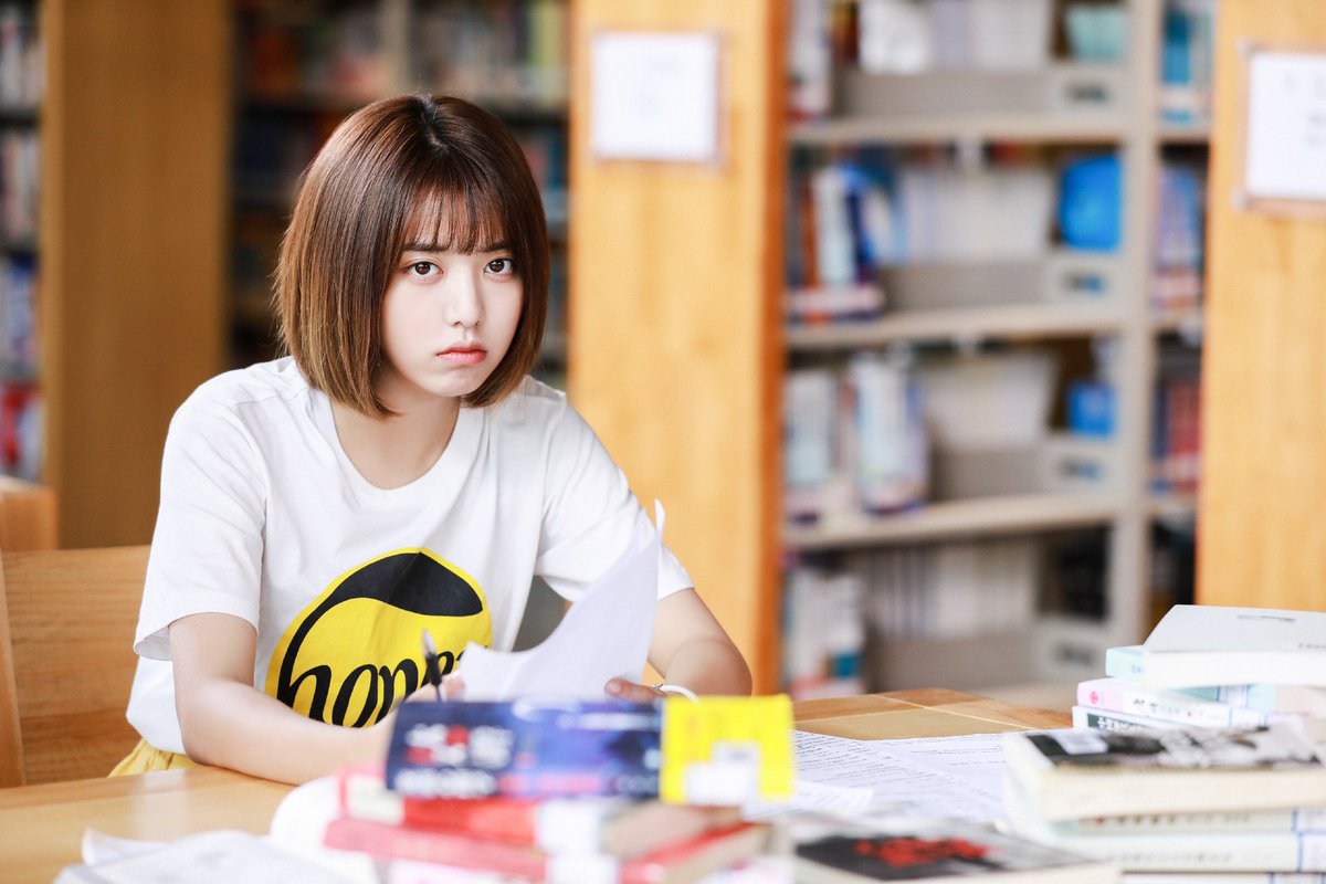 chicchili5's tweet photo. Liu Renyu is a singer-songwriter and actress known for her work 致我们甜甜的小美满 (The Love Equations) as the female lead Zhou Xiao. Reyi also appeared on Produce 101 China and finished 13th place. She is the 2nd youngest member of ChicChili.

#LiuRenyu #刘人语 #유인어 #Reyi https://t.co/TF2CfmfquY