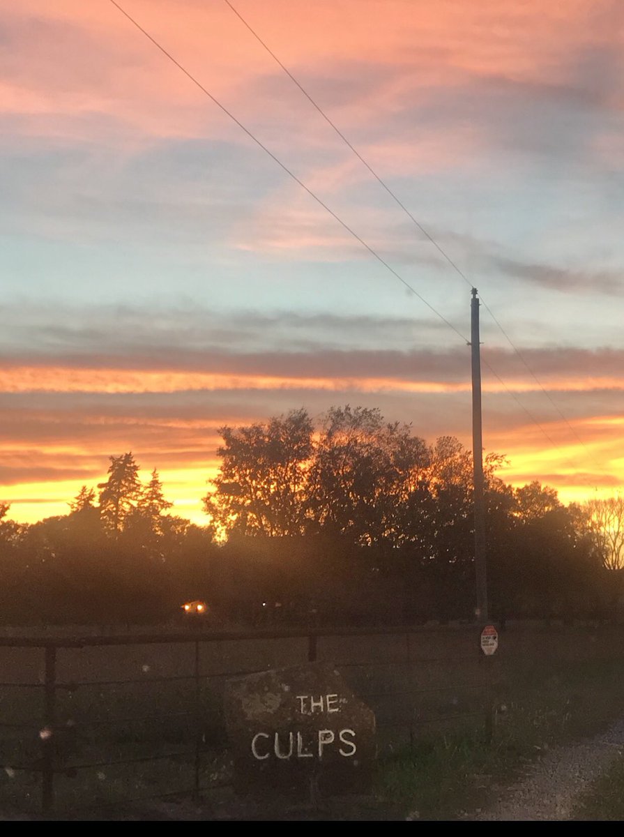 BandLinda's tweet photo. An Oklahoma sunset at the farm https://t.co/xX4vfXDqmf