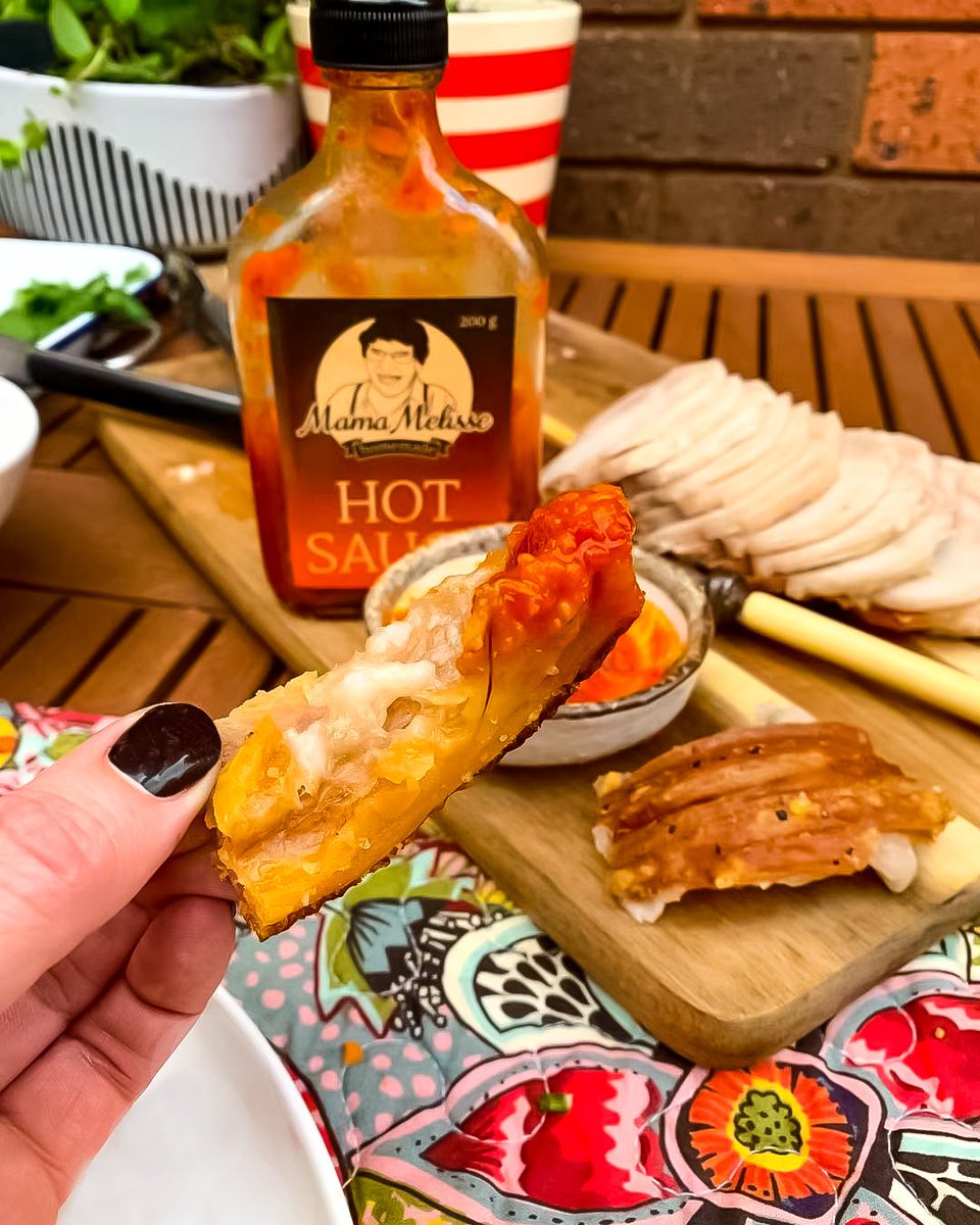 ButcherGirlAli's tweet photo. OMG - I think I've discovered my new obsession - dunking crispy crackling into Mama Melisse hot sauce!
This is seriously good - sweet and flavourful hot sauce with salty pork umami... I'm in heaven!
#HotSauce
#Australian
#AskForAustralian https://t.co/8dadlmhWYZ