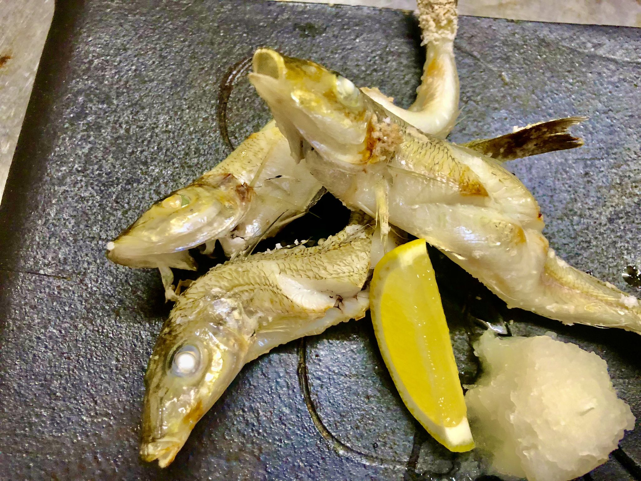 初音 天然キスの塩焼きです 身がフワフワです T Co Genzsynaev Twitter