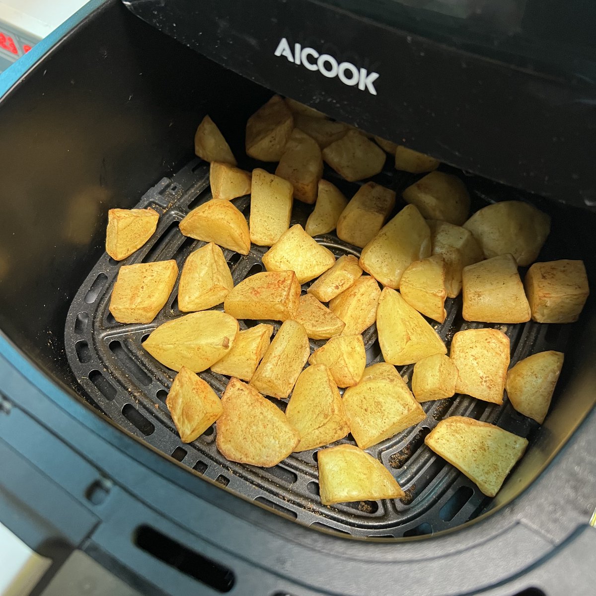 aicookhome's tweet photo. crispy potato crunchy😍😍😍

#fries #airfryer #crispy #snack #chips #homeMade 
#foodie #cooking https://t.co/ifm8mh1Gtl