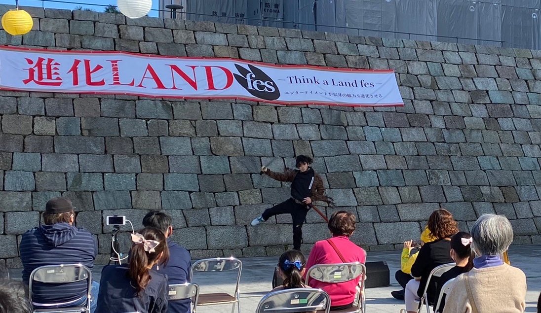 iroha_wakana's tweet photo. 進化ランドフェス🦖✨
#SIGNDREAM さん 
神戸を中心に活動されており、手話を楽しく身近に感じられるよう、手話の魅力や可能性を伝え広げながら活動しているグループです！

パフォーマンスの仕方が皆さんそれぞれで変わってて素敵すぎました😳👏🏻手話ってすごい魅力的！！！ありがとうございました🤍 https://t.co/HbyC7PbehO