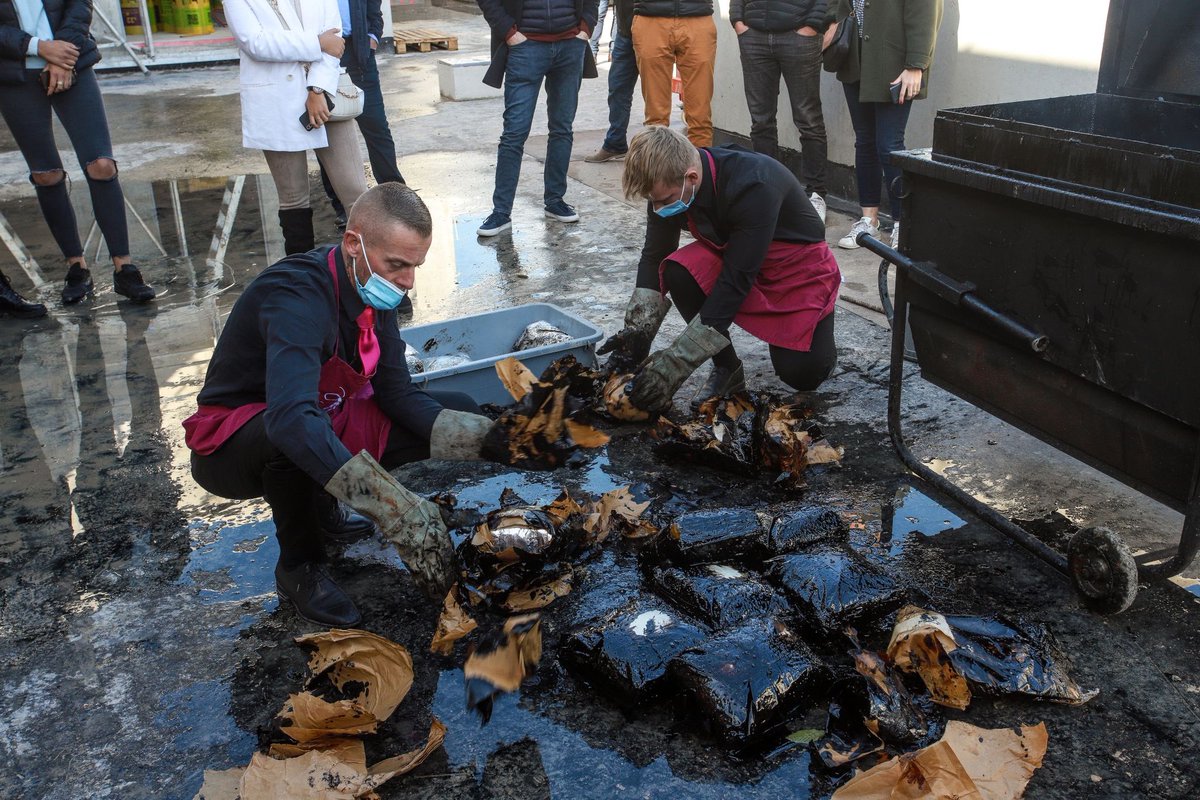 AlainTayar's tweet photo. [Gigot-Bitume 🍖] sur le chantier du groupe scolaire "Elisa Deroche" @leblanc_mesnil en présence de @ThierryMeignen Sénateur de la Seine Saint-Denis et de  #JeanPhilippeRanquet, Maire du @leblanc_mesnil 
merci à nos compagnons.
#CardinalEdifice pôle Bâtiment du @groupe_NGE https://t.co/uzk3Dug7RY