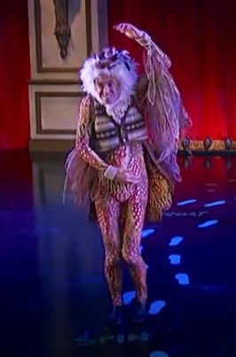 AnnabelBoersen's tweet photo. Watching Dennis as the Owl in Chris’ “high art” piece at the Cornley Drama Festevil is like watching myself as a 3yr old in ballet class… it’s so good because it’s so bad and I CAN’T TEAR MY EYES AWAY 🤣. You’re a comedic genius @JonathanSayer1 @mischiefcomedy #goeswrongshow https://t.co/41YR7DQkjs