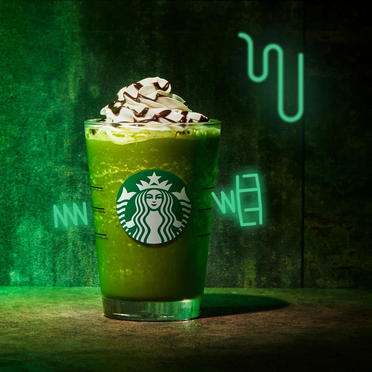 スターバックスの「抹茶クリームフラペチーノ」をカスタム！静かな怪物のように大人びた佇まいに大変身！