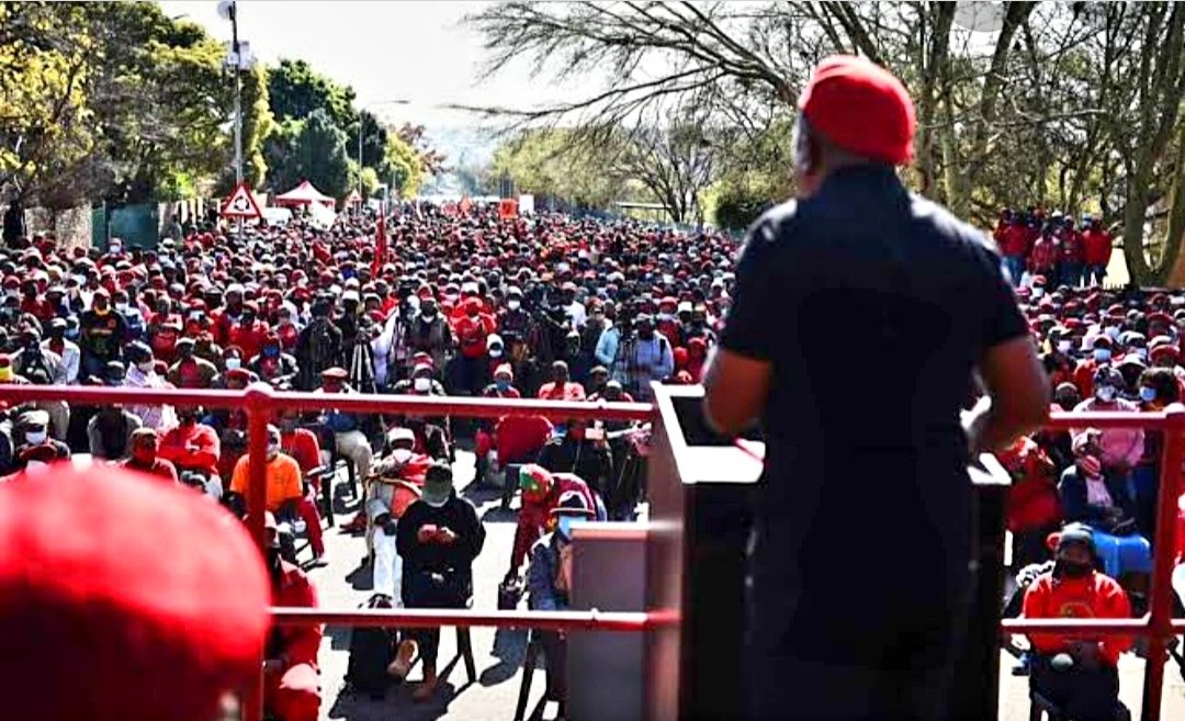 LukheleSporo's tweet photo. @CyrilRamaphosa Hope u remember ALL these super-spreaders when u convene yo so-called family meetings in January 2022 Mr President, bcos without doubt, there'll be results from these.

Don't put a blanket blame on all of us, single out yo party &amp; yo cousins eff.

Don't blame alcohol also.🍺 https://t.co/n4pdd8fdjl