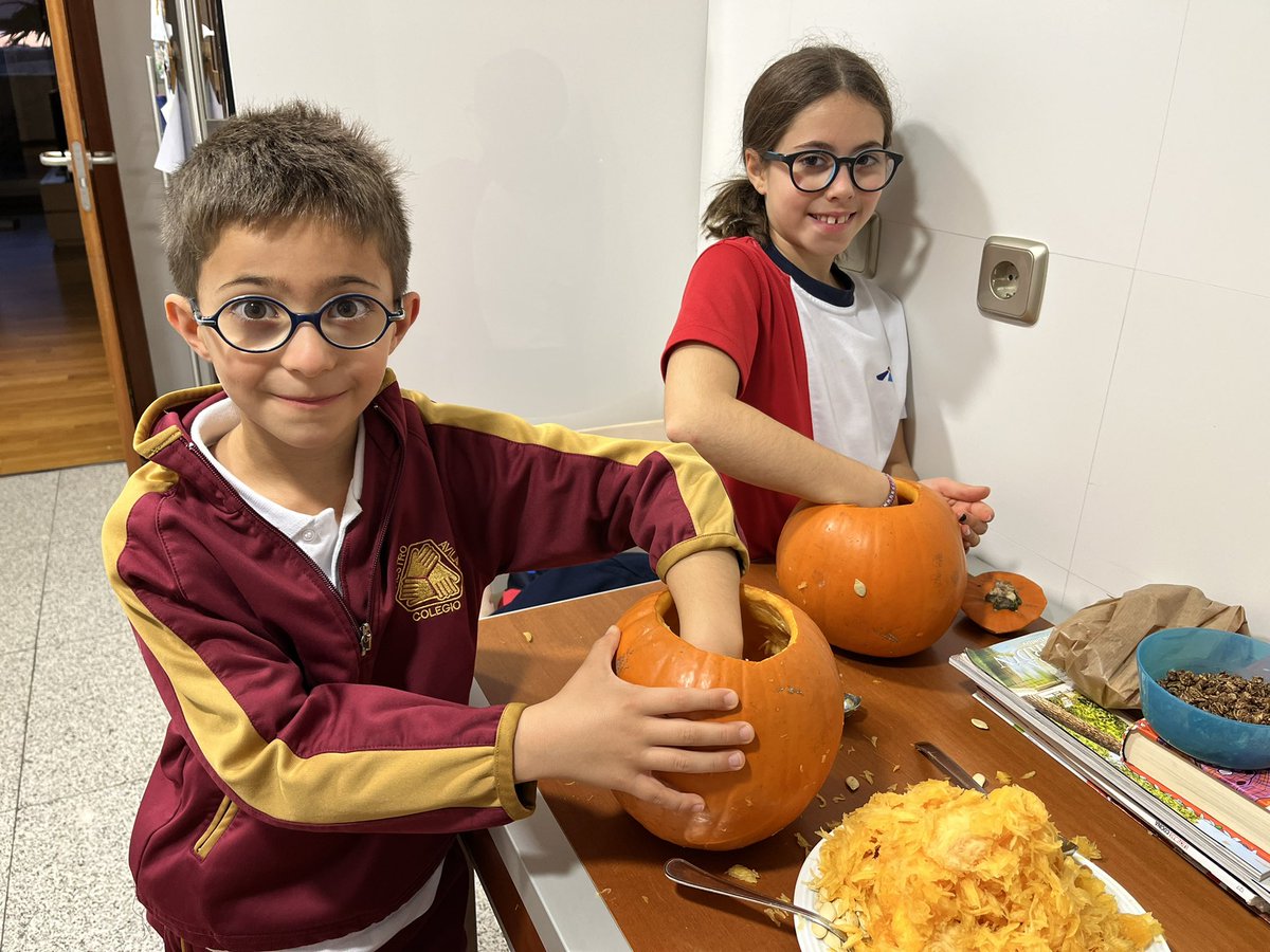 mariagilmelcon's tweet photo. Calabaceando pare Halloween! @cmaestroavila @FundEducere https://t.co/xcbvQkRKkv