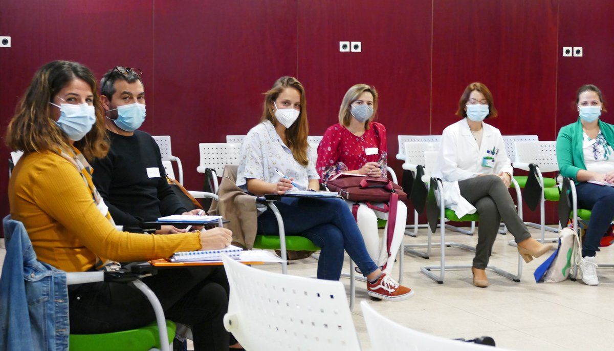 🏥 Sesión de trabajo de #EnfermerasComunitariasEscolares de <a href="/Murciasalud/">Murciasalud</a> en <a href="/Area7ReinaSofia/">Area7ReinaSofía</a> 

▶️Programa #PACES para la elaboración de la formación y materiales didácticos de
✅Proyecto Alerta Escolar y
✅Esalvimur

<a href="/Enferm_Escolar/">Enfermeras Comunitarias Escolares Área VII</a> 
<a href="/aurora_tomas/">Aurora Tomás Lizcano</a>
<a href="/TheNursePower/">Begoña Trujillo</a>
<a href="/Yolanda_yolobe/">Yolanda López-Benavente</a>