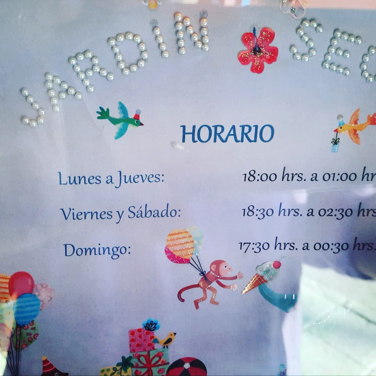 ¡Tenemos nuevo horario! Y si vienes a cenar, recierda realizar ti reserva. ¡Te esperamos! #eljardinsecreto