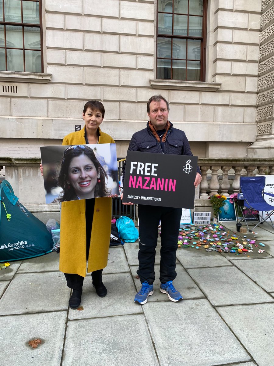 Sending love &amp; solidarity to Nazanin, Richard &amp; Gabriella - it’s unconscionable they’re still going through this nightmare &amp; Richard is having to hunger strike *again*. <a href="/BorisJohnson/">Boris Johnson</a> must act NOW. 
Please sign the petition chng.it/Vh4ZP4gm via <a href="/UKChange/">Change.org UK</a> #FreeNazanin