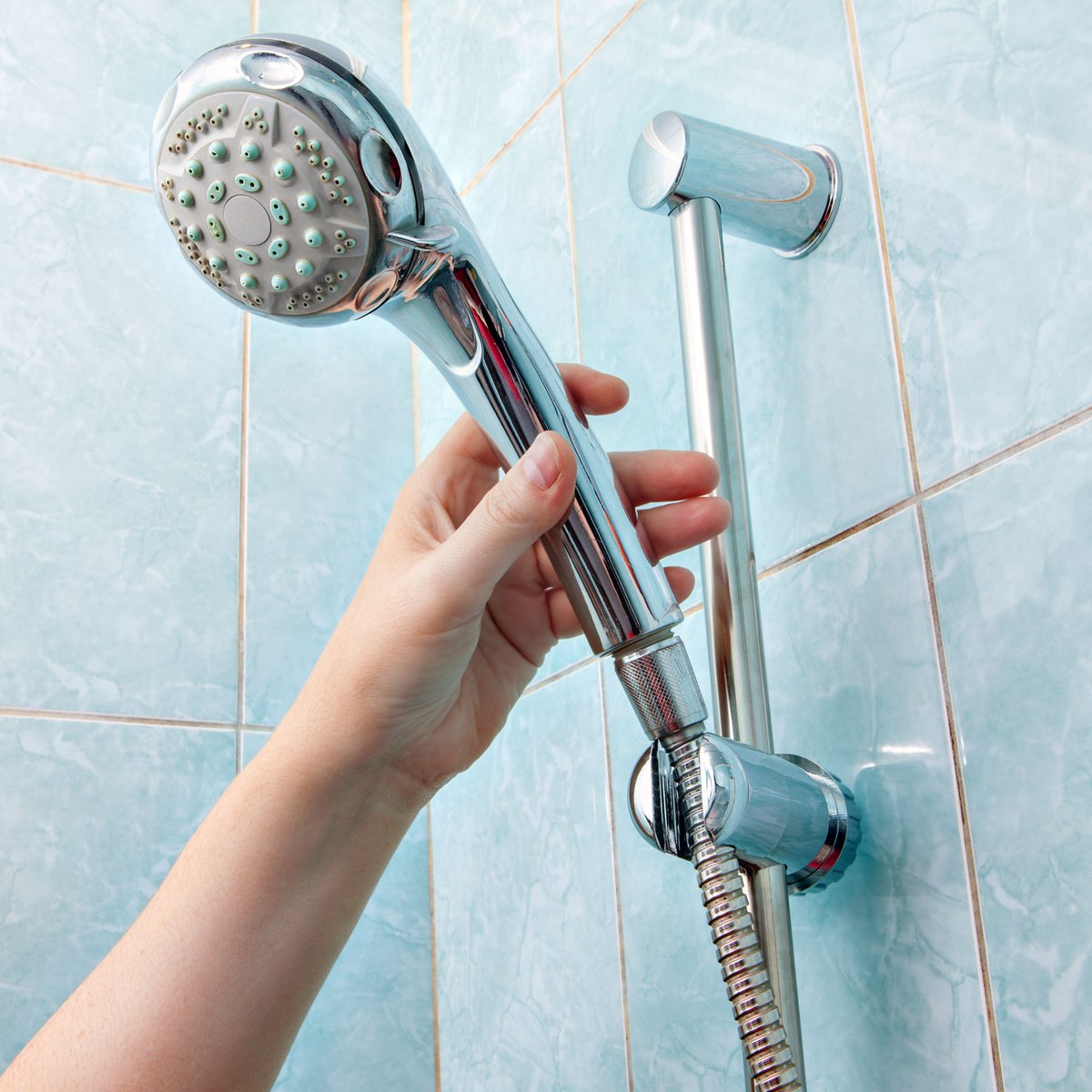 Water Saving Tip: In the shower try turning the shower off when applying your shampoo &amp; conditioner. 
💦
Small changes can add up. Be sure to turn the tap off when brushing your teeth too. #SaveWater #WarmerHomes #EnergyTips #WaterTips