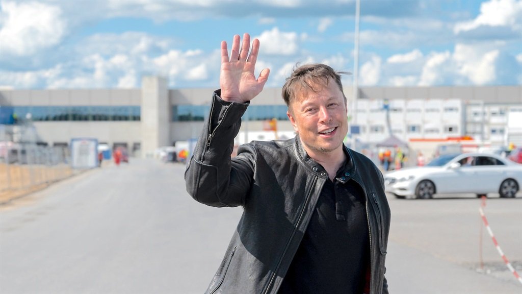 News24's tweet photo. Elon Musk is now so rich he can fund SA for two years – and still be far richer than any local | @BISouthAfrica 

https://t.co/r2LQIXjBgQ https://t.co/f8y4Hpn6YY