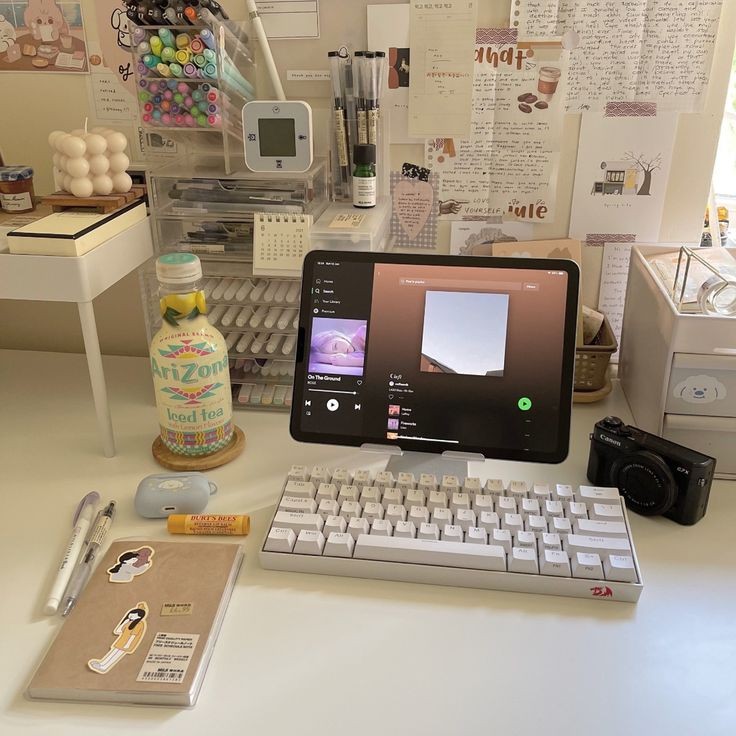 Iattepresso's tweet photo. hello!! this is my intro for #studytwt

— hello! u can call me ynna
— 12th grade, ABM student
— likes: cats, women, art, manhwa, anime, movies, kdrama, organizing, journaling, filming
— interesting: i schedule all my tasks for a whole month

retweet &amp; ♡ this twt, thank u!! https://t.co/IIecbL9Fyj
