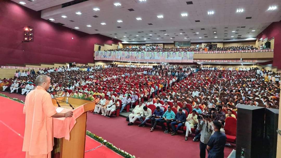 RajputMla's tweet photo. आज लखनऊ में एटा के लोकप्रिय सांसद श्री राजवीर सिंह राजू भैया की अध्यक्षता में आयोजित पिछड़ा मोर्चा के सामाजिक प्रतिनिधि सम्मेलन को मा• मुख्यमंत्री श्री MYogiAdityanath जी ने संबोधित किया। https://t.co/OW0pajpGRi