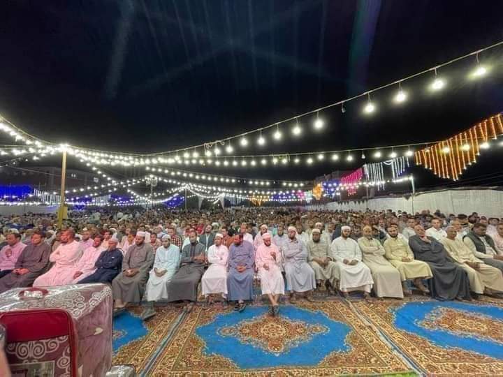 translate_91's tweet photo. #اثير_الحلوه_تسوي_شي_غلط
هذه مصر التي لن تجدوها في التلفاز 
حفلة ختم ٧٥٠ طالب للقرءان الكريم وفوز ٨ منهم برحلات عمرة على نفقة أهل للخير من القرية https://t.co/peD2HTQYfr