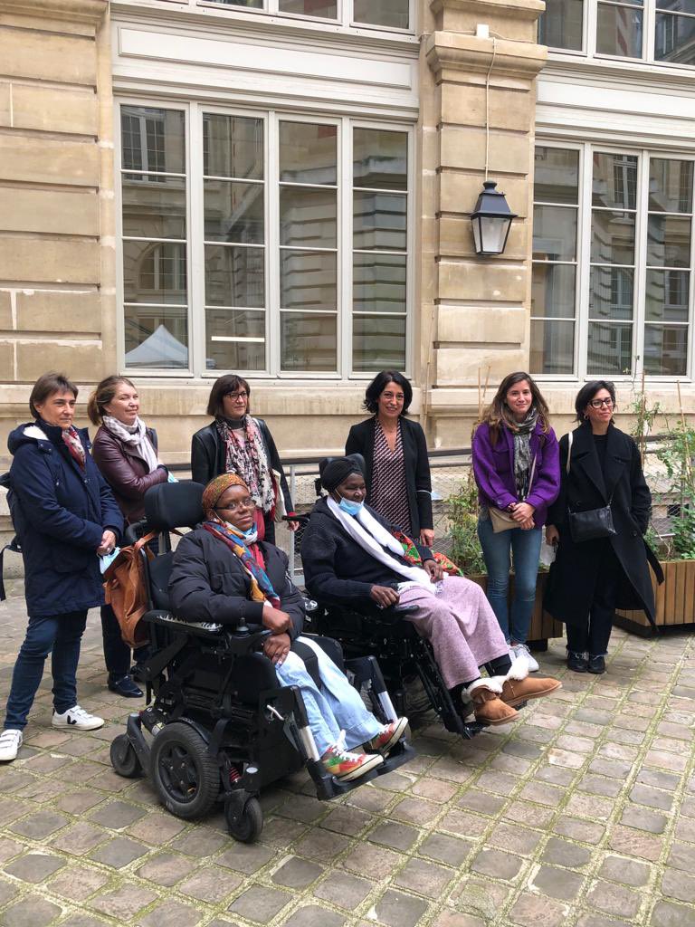 CecileBossavie's tweet photo. Heureuse d’avoir retrouvé les résidents de #capDevant avec @AperturaAssoci1 @RPluriel @Revue_SurMesure pour un bilan de l’année 2021 et des nombreux projets menés! 👏 @Paris19e continuera à vous soutenir pour des projets inclusifs, accessibles, sensibles et artistiques! 👍❤️ https://t.co/Dj4w4pJRDH