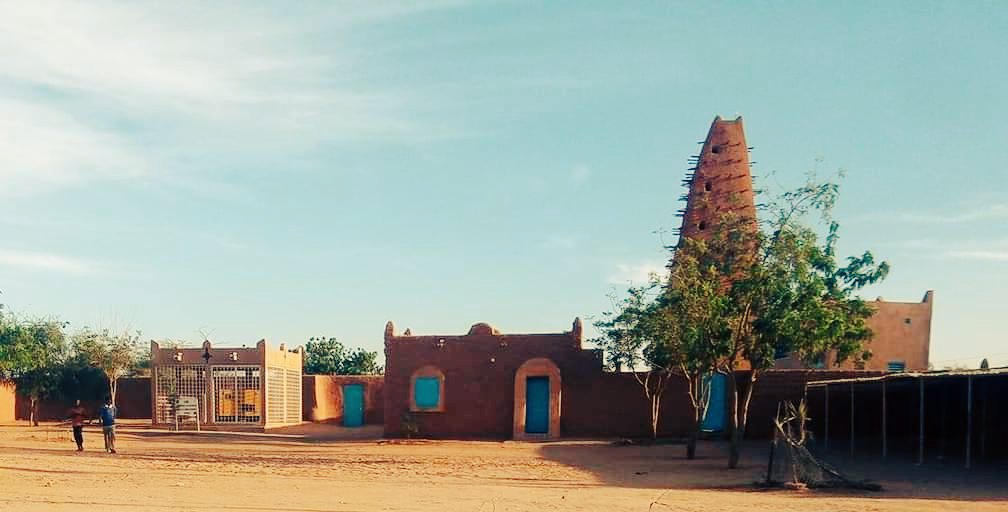 OmiMuktar's tweet photo. Au revoir #Agadez et à tous ceux que j'ai eu la chance de rencontrer dans cette belle région, @Obianou @BoukarNana @Mhmdaboubacar @CharifaSani2 merci pour l'accueil, l'hospitalité, l'organisation et la bonne ambiance. https://t.co/phZDOTENqc