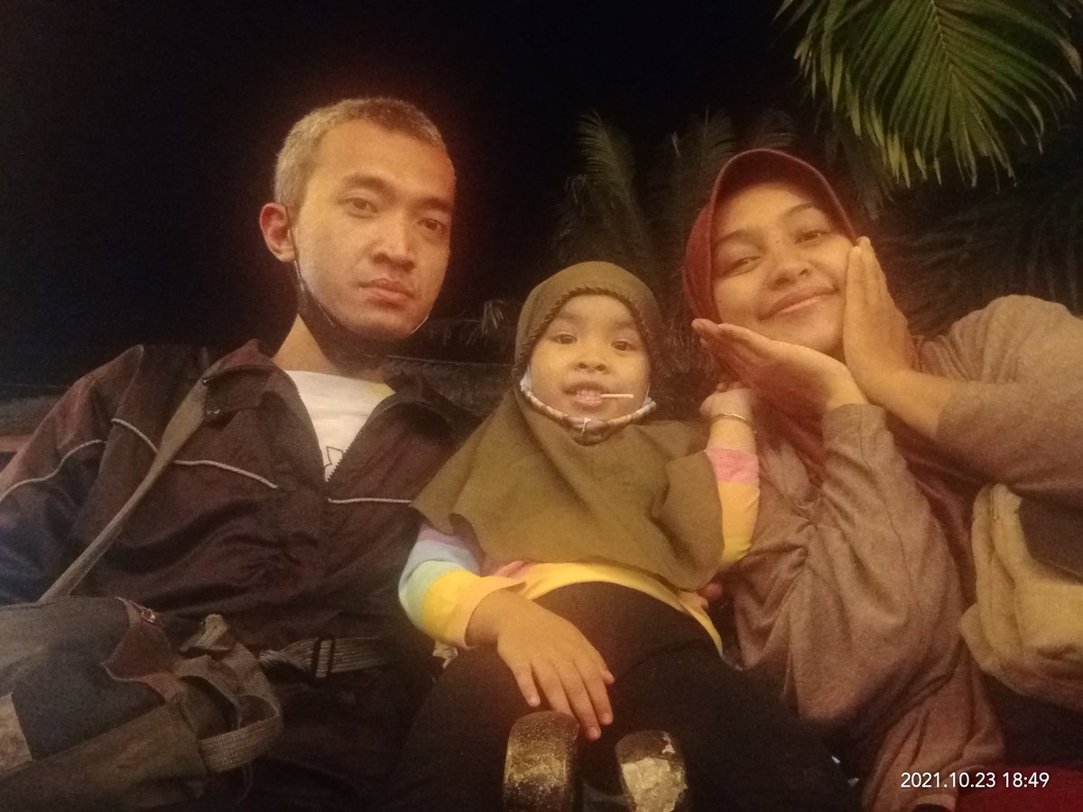 Dah mulai bingung cara nutupin pipi yg semakin mengembang layaknya kue yg dikasih fermipan 😅