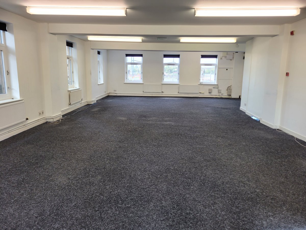 DPGroup_UK's tweet photo. The large office space for let in Mirren Court, Renfrew Road, Paisley. Perfect as a call centre. Please contact us on 0141 843 4211 to discuss. #officestolet #officespace #studiospace #paisley #affordableofficespace https://t.co/ubikkLxq7P