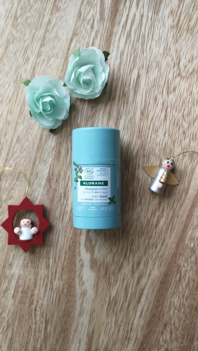 JulieNueva's tweet photo. Après une journée éprouvante à 1700m d'altitude, rien de mieux que le nouveau masque en stick à la menthe BIO et argile de chez #Klorane 🍃J'adore l'effet frais ❄️#CosmetiqueSolideKlorane #KloraneZeroDechet https://t.co/PxN7aRrqvX