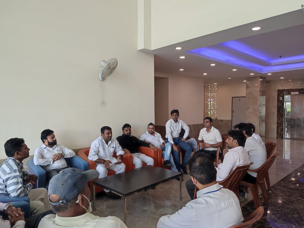 BasoyaInd's tweet photo. आगामी मंडल कार्यकारणी बैठक को लेकर @BJYM4GNW की गौर सौंदर्य सोसाइटी में मीटिंग हुई, आगामी कार्यक्रम की चर्चा हुई और रूपरेखा तैयार की ।
#Super21
@TrendRajnagar @ArunYadavIND
@sukhvindrasom @bjpharshvardhan
@PranshuDutt @BJYM4UP @BJYM https://t.co/Oc7WwESANi