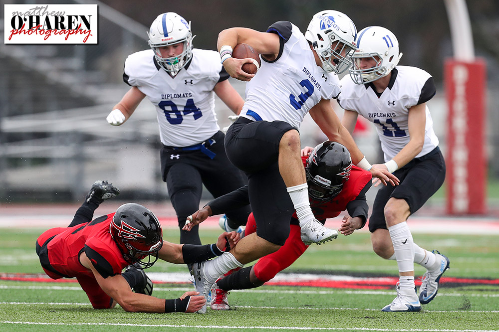 moharenphoto's tweet photo. .@DCRedDevilFB falls to @FandMFootball 17-13 in a @CentennialConf #rivalry for the #wagon on Saturday afternoon at #BiddleField. @DsonRedDevils @DickinsonCol #RedDevils #GoRedDevils #DSonRedDevils #AlwaysWearinTheRed #RedDevilTakeover #ForksUp #RollDevs #DsonProud #RedDevilNation https://t.co/juarzMXBT0