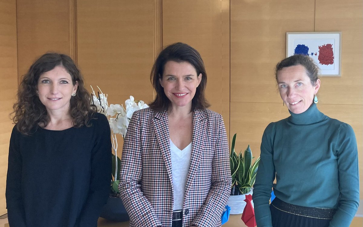 C_MORANCAIS's tweet photo. Bravo à Marie Giffo et Marielle Ravily qui relancent "Alexis Biette 1882", aventure olfactive nantaise et familiale initiée en 1882. Elle récrivent les plus belles fragrances de la maison pour les proposer en version parfum de peau solide, naturel, sans alcool et rechargeables. https://t.co/5RatyXhKOk