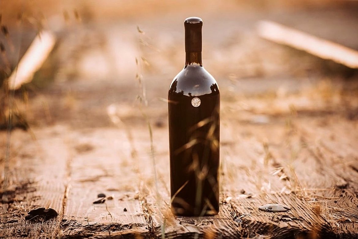 Mercury Head is back in stock! 🍷 
A classic representation of Napa Valley Cabernet Sauvignon, you don't want to miss out on the 2017 vintage available now on our website!

vineyardcellars.com/products/2017-…

#wine #californianwine #cabernetsauvignon #winelovers #napavalley

📸: <a href="/OrinSwift/">ORIN SWIFT</a>