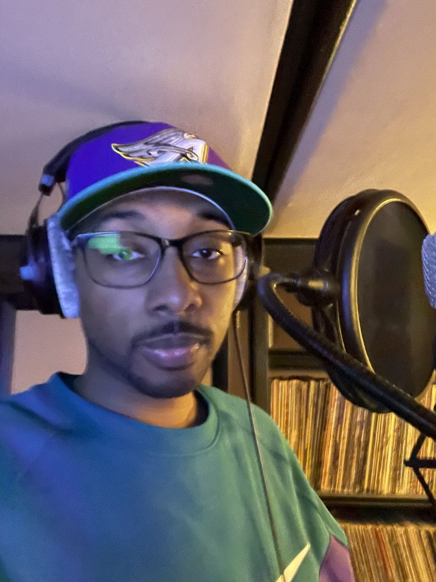 DRASTIC216's tweet photo. That selfie you take when you already know the 🔥🔥🔥 music that is in the works. The calculated attack is the FUN part. #SPWE #GETDRASTIC #BoothBusiness #StudioTime https://t.co/cz7grx5aLo