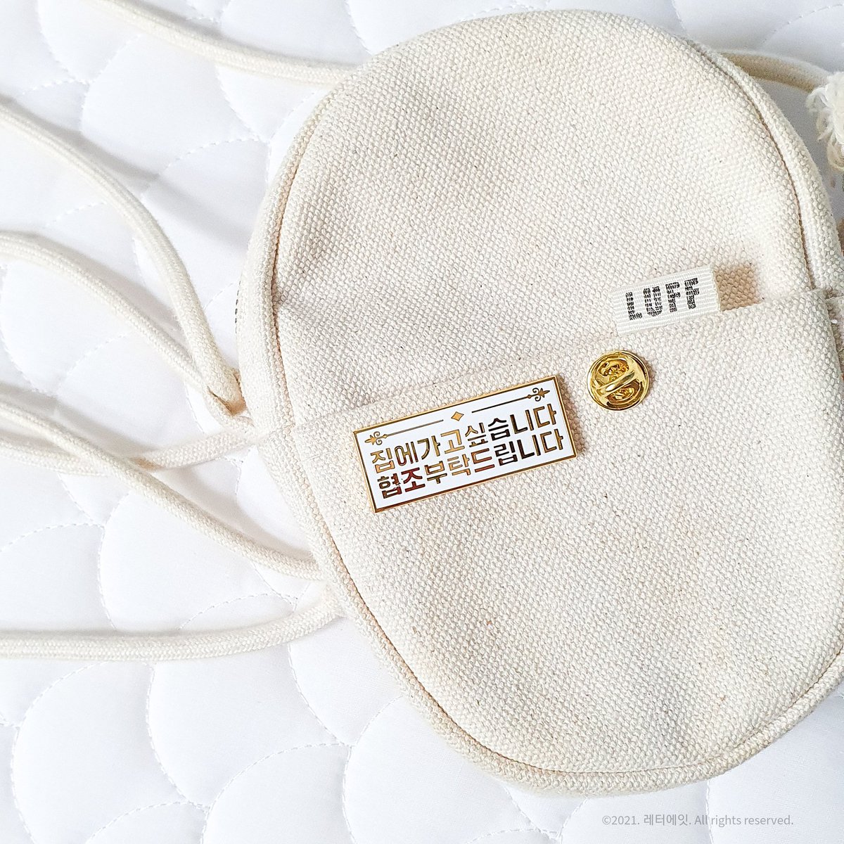 letter8bomb's tweet image. [RT이벤트(2)🎁❤]

내향인간을 위한 마스터피스 &amp;lt;집에가고싶습니다&amp;gt; &amp;lt;내향성관종&amp;gt; 금속 뱃지 예약 받습니다🙆 알티해주신 한 분 뽑아 뱃지 2종 보내드려요!

🤍 주문: 10월 26일 23시~11월 4일 23시 59분
💖 주문자 전원 랜덤 투명포카 2매 증정 

👉 주문서(상세정보) form.twenty.style/v1/letter8eigh…