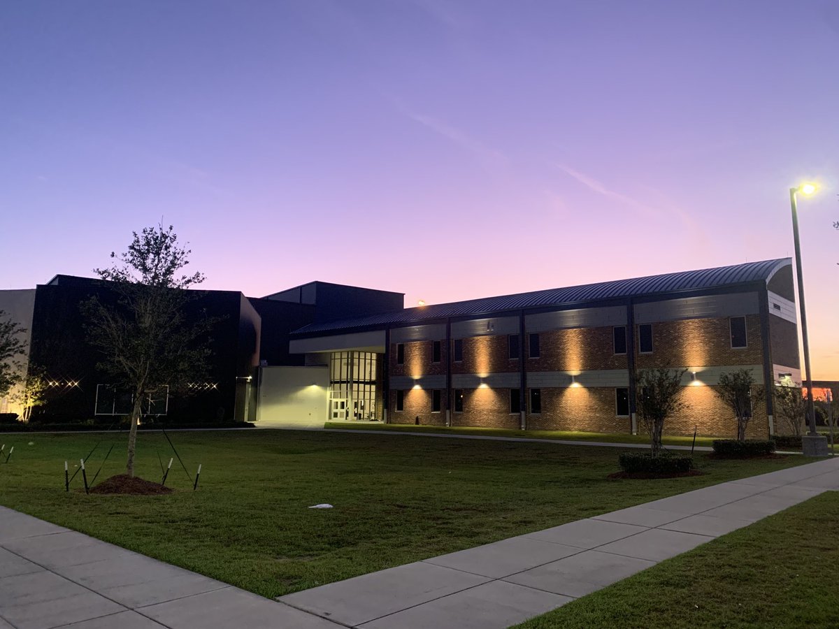 satellitecenter's tweet photo. What a beautiful morning for Satellite Center classes at the @LafonArtsCenter #BuildingBlocksNotBarriers #BuildingABetterYou @SCPPS @HahnvilleHigh @DHSWildcats @newtechnetwork https://t.co/dtcPleAQBk